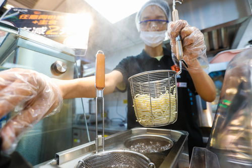 長寧率先放開小型便利店兼營餐飲服務(wù) 便利店現(xiàn)場煮面與歌舞活動(dòng)成新風(fēng)尚